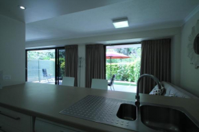  La Mer Holiday Apartments  Мулулаба